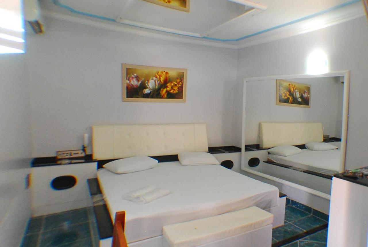 Castellu'S (Adults Only) Hotel Pirassununga Bagian luar foto